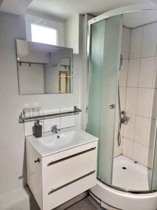 Simple Apartment Near Hockey & Football Arena Bratislava Exterior photo